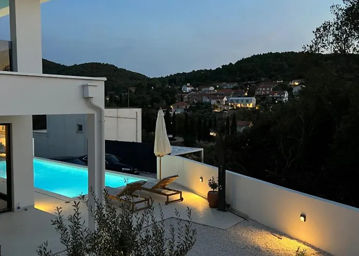 Artemis Ii Villa