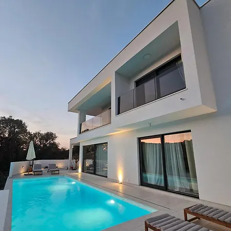 Artemis Ii Villa *