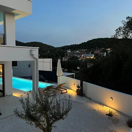 Artemis Ii Villa